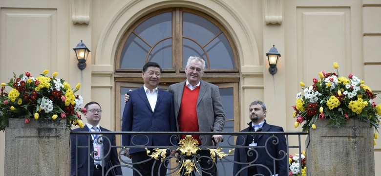 Chińczyk i Czech - dwa bratanki. Prezydent Xi Jinping z wizytą w Czechach