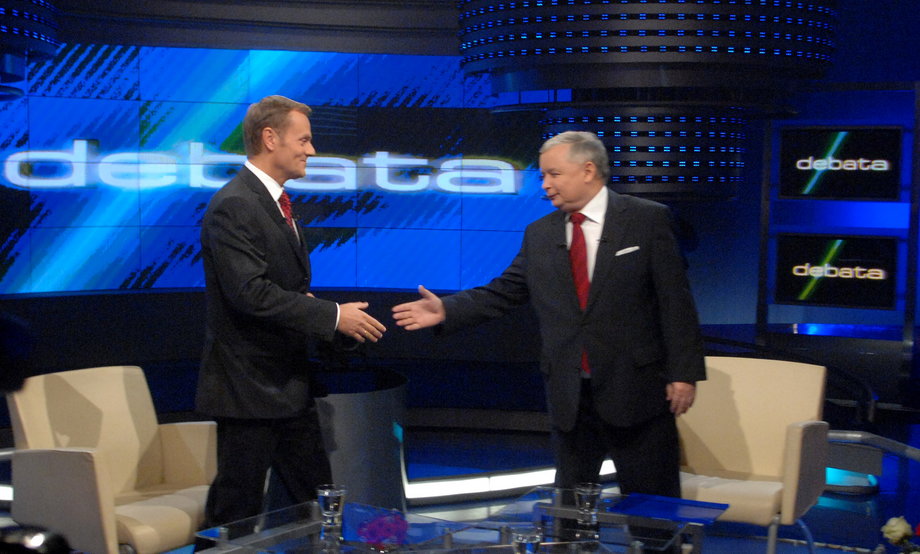 Donald Tusk i Jarosław Kaczyński podczas debaty 12 października 2007 r.