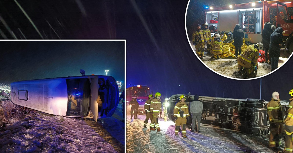 Wypadek autobusu na zaśnieżonej drodze. Cztery kobiety trafiły do szpitala