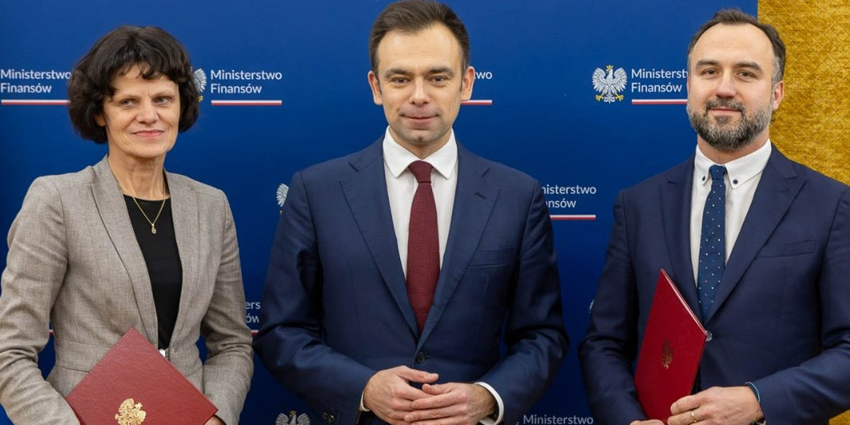Od lewej: Hanna Majszczyk, Andrzej Domański i Paweł Karbownik.