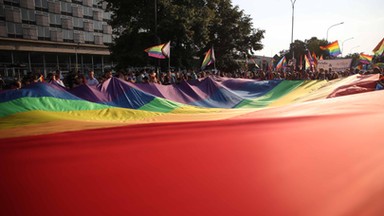 Marszałek z PiS o "uchwale anty-LGBT": można zrobić pół kroku w tył