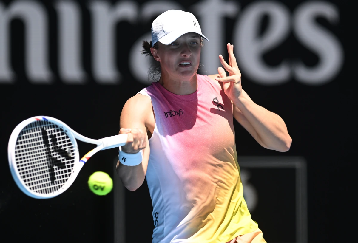 Gdzie oglądać Igę Świątek w Australian Open? Kiedy i o której mecz z Emmą Raducanu?