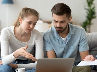 Jeśli z analizy sytuacji finansowej zmarłego wynika, że posiadał on znaczne długi, które w dodatku przewyższają wartość aktywów w spadku, należy rozważyć przyjęcie spadku z dobrodziejstwem inwentarza