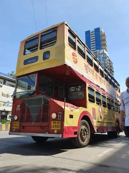 Piętrowy autobus przewiózł nas za 5 rupii