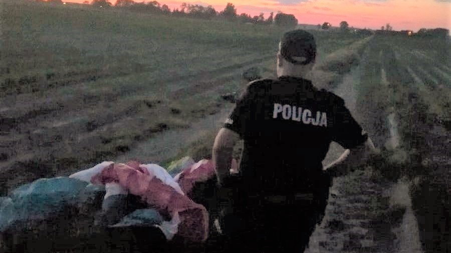 Policjanci wyjaśniają okoliczności wypadku paralotni w Besiekierach