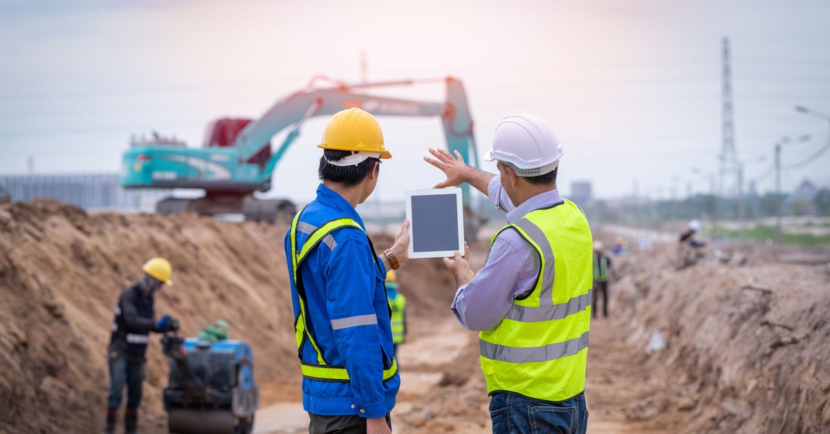To Ukraińcy pracują w budownictwie i usługach. Ile będzie kosztować weto prezydenta? [OPINIA]
