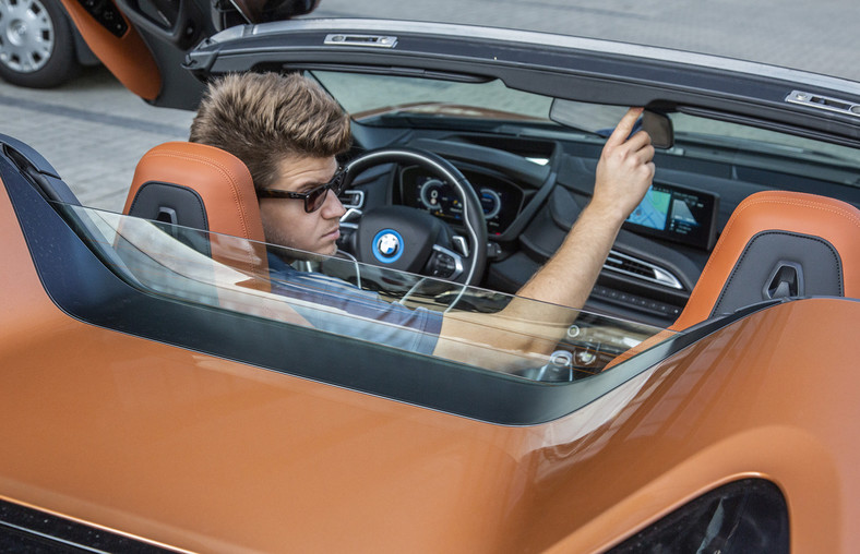 Test BMW i8 Roadster - futurystycznie i luksusowo