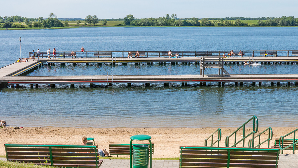 Z blisko 150 plaż, oficjalnie udostępnionych w tym sezonie wakacyjnym na Warmii i Mazurach, tylko kilkanaście może liczyć na regularne badania czystości wody.