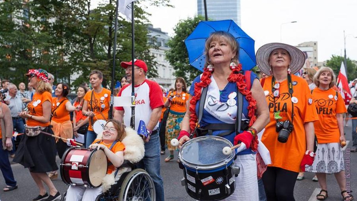 Pod hasłem "Nadzieja jest w nas" w parku Poniatowskiego w najbliższą niedzielę spotkają się przedstawiciele Komitetu Obrony Demokracji, PO, Nowoczesnej, SLD oraz organizacji społecznych, wśród których będą, między innymi, łódzkie Dziewuchy Dziewuchom.