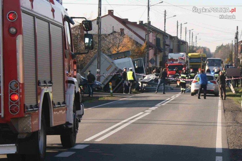 Ciężarówka dachowała w Wiśle - zdjęcia