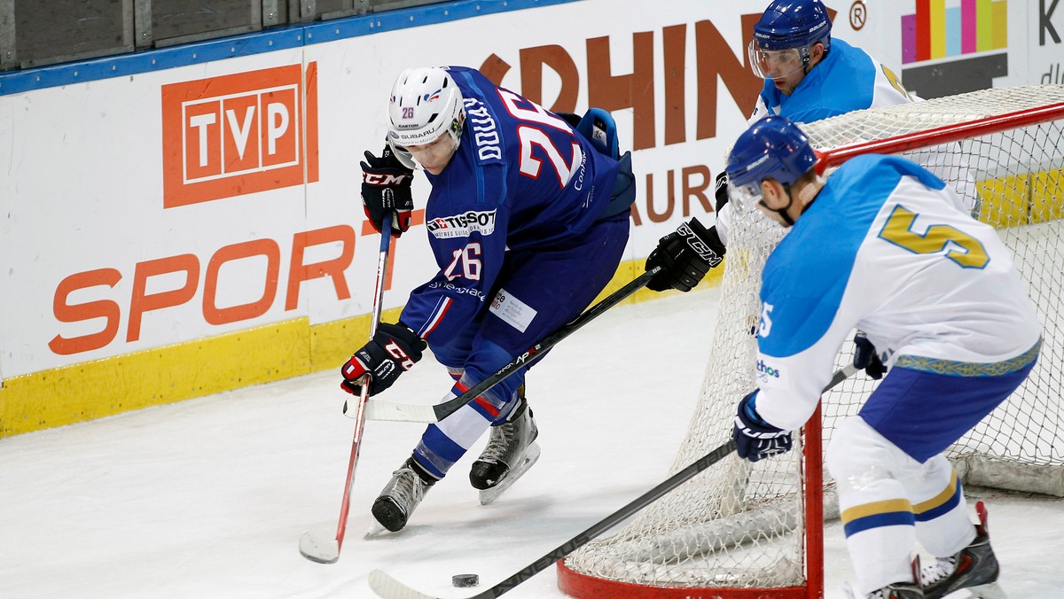 W otwierającym turniej Euro Ice Hockey Challenge meczu Kazachstan pokonał Francję 4:2. W drugim pojedynku zmierzą się Polska i Włochy. Zmagania trwać będą przez trzy dni, Polska jest najniżej sklasyfikowanym w międzynarodowym rankingu uczestnikiem turnieju.