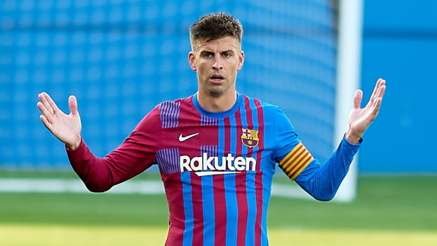 Gerard Pique w nowej koszulce Barcelony