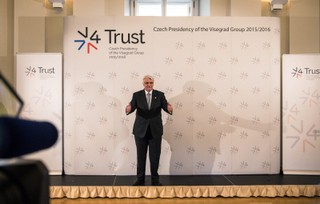 Waszczykowski: Pomysł KE dotyczący reformy unijnej polityki azylowej brzmi jak żart w prima aprilis