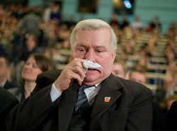 Wałęsa: Nie nasikałem do kropielnicy