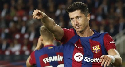 Samobój legendy futbolu uratował Barcelonę! Nieskuteczny Lewy [WIDEO]