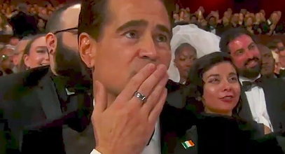 Rozanielony Colin Farrell posyła buziaka. Co na to Henry?