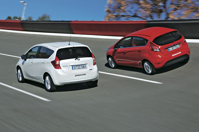 Nowy Nissan Note i Ford Fiesta na torze testowym