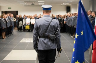 Karta Rodzin Mundurowych. MSWiA podało szczegóły. Na czym polega? Do czego uprawnia?