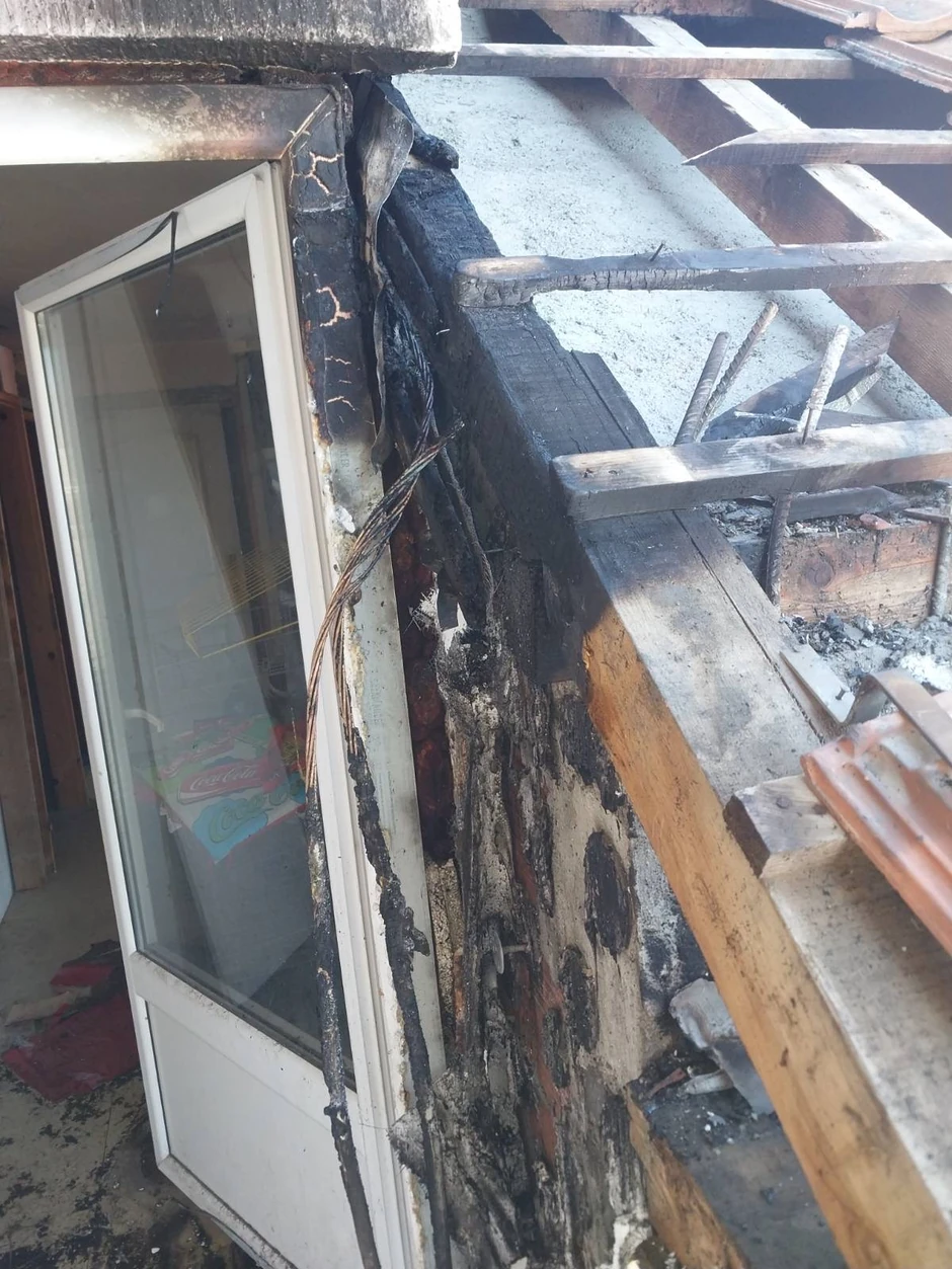 Ogroman plamen zahvatio krov, požar izbio na porodičnoj kući