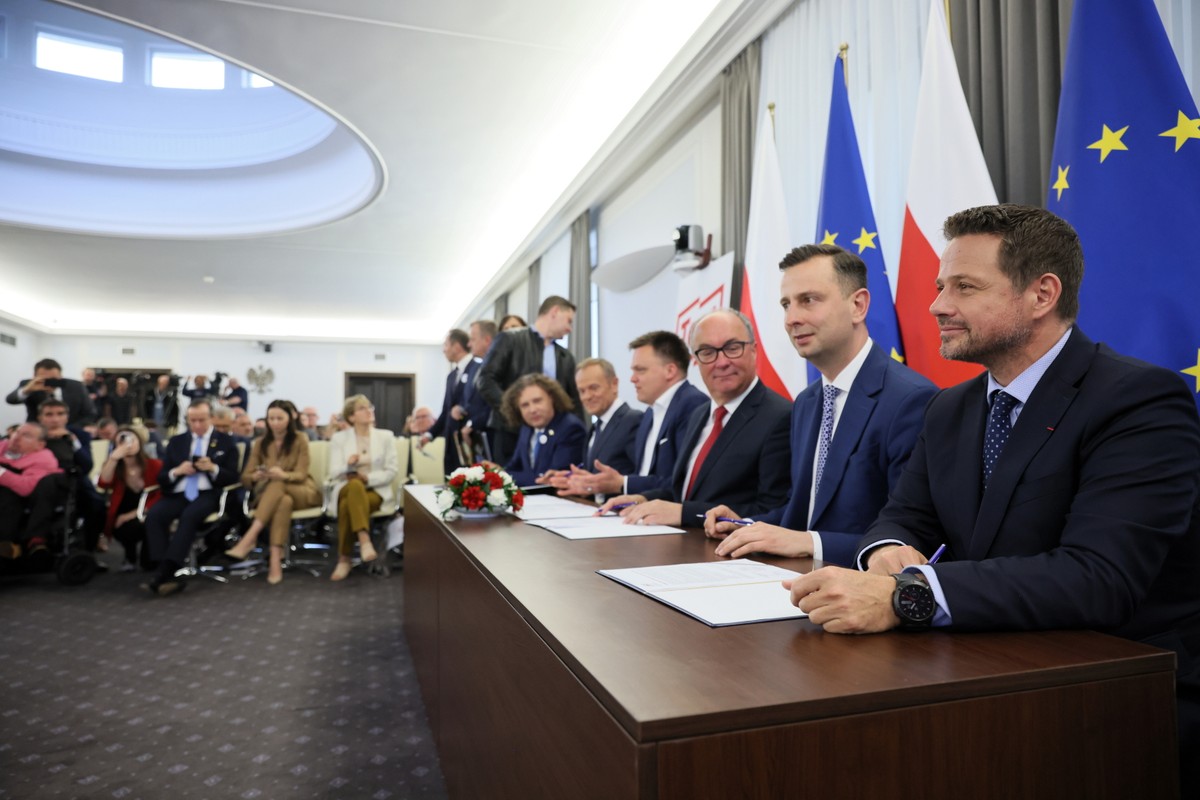 Podpisanie porozumienia liderów partii politycznych z ruchem samorządowym
