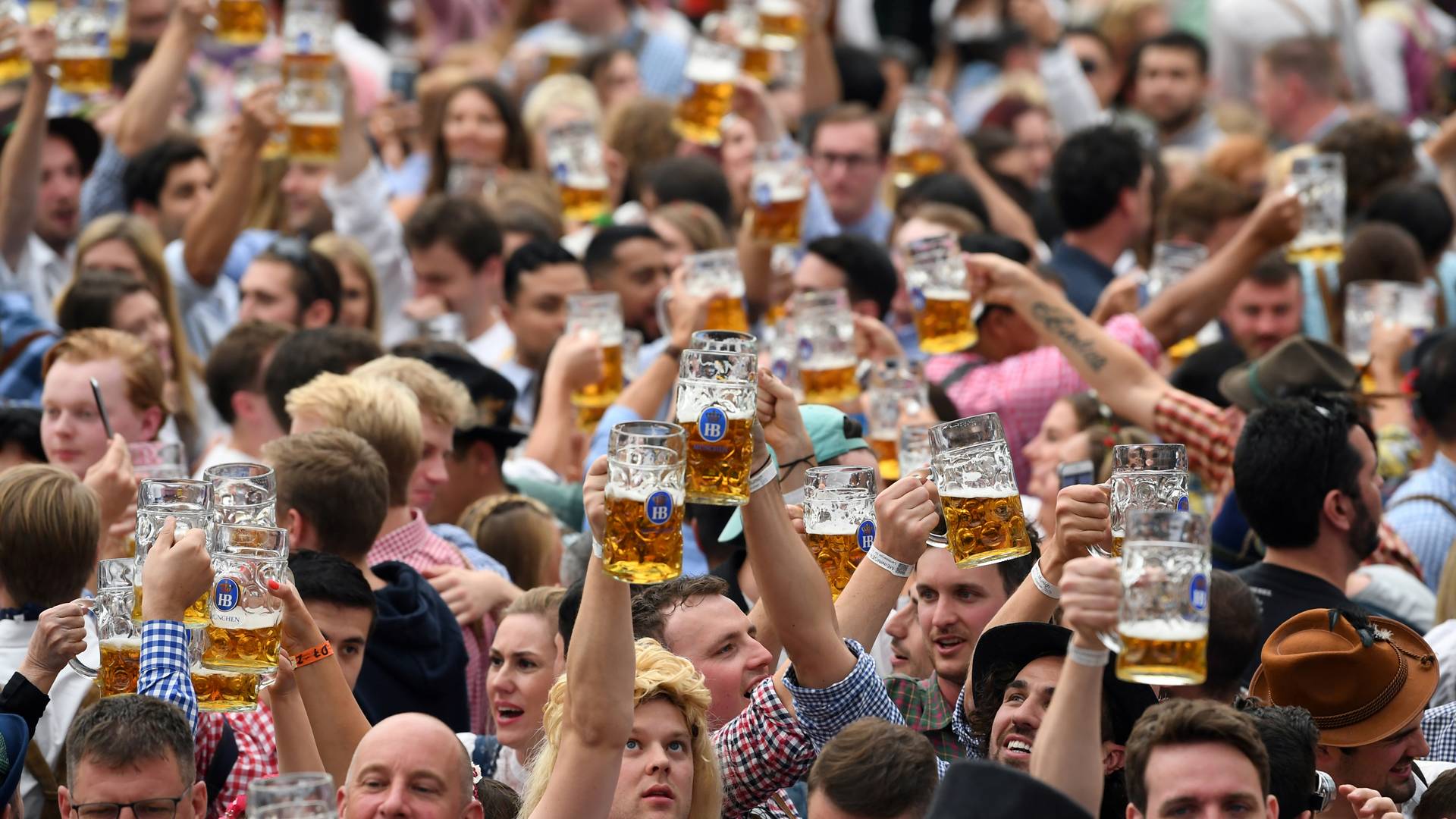 Sviatok piva sa tento rok konať nebude. Kvôli koronavírusu zrušili slávny Oktoberfest