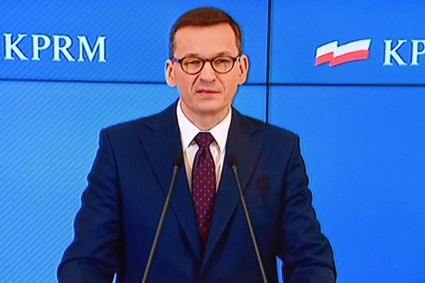 Warszawa, 09.02.2021. Premier Mateusz Morawiecki podczas konferencji prasowej, transmitowanej z siedziby KPRM w Warszawie, 9 bm. Spotkanie dotyczyło m.in. przyjęcia nowego wskaźnika waloryzacji rent i emerytur w 2021 r. (amb) PAP/Piotr Nowak