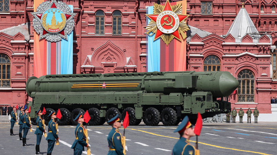 Pokaz rosyjskiej siły militarnej na placu Czerwonym w Moskwie