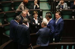 PO nie podoba się "pakiet demokratyczny" PiS. Składa własny projekt