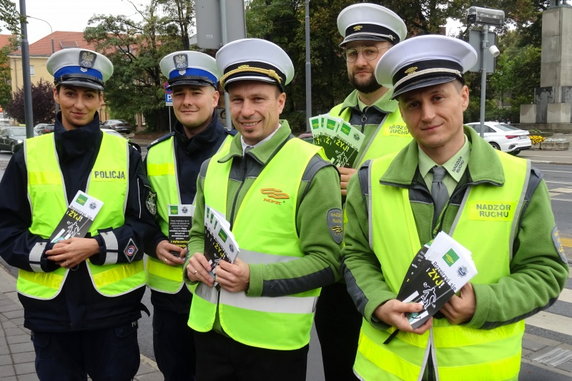 kolejna odsłona akcji "Rozejrzyj się i żyj" fot. MPK Poznań