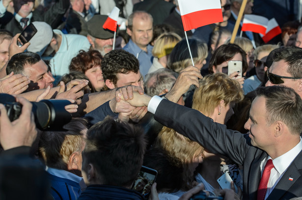 Prezydent Andrzej Duda podczas spotkania z mieszkańcami w Parczewie (Lubelskie).