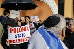 Protest przed ambasadą w Tel Awiwie. Sellin: To nieporozumienie