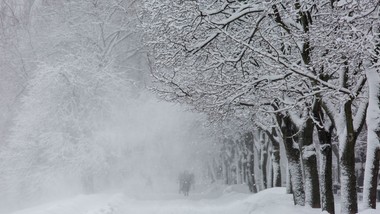 burze śnieżne, siarczysty mróz i warstwa lodu na drogach. nadchodzi potężne załamanie pogody imgw ostrzega długoterminowa prognoza pogody