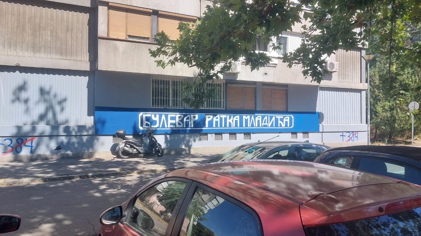 Natpis ‘’Bulevar Ratka Mladića’’ osvanuo u Novom Sadu