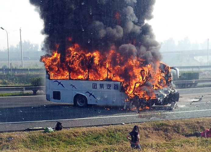 Tragiczne w skutkach zderzenie autokaru z ciężarówką w Chinach