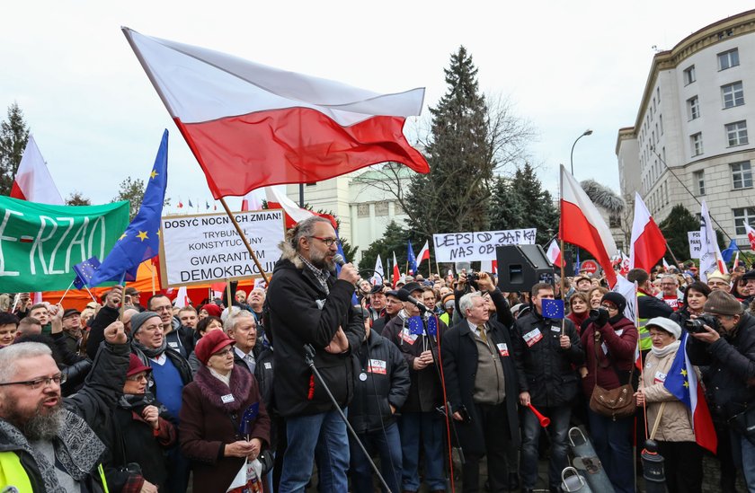 Demonstracje KOD w całej Polsce.  Obywatele mówią "dość"!