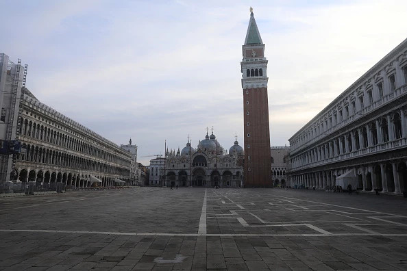 Opustoszały plac św. Marka w Wenecji