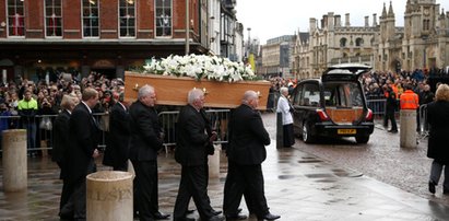 Pożegnano wybitną postać. Tłumy przed kościołem