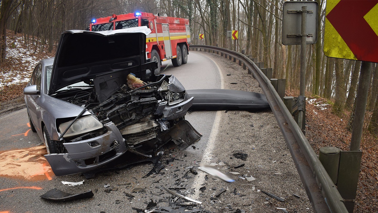 Čelná zrážka dvoch vozidiel medzi Myjavou a Senicou
