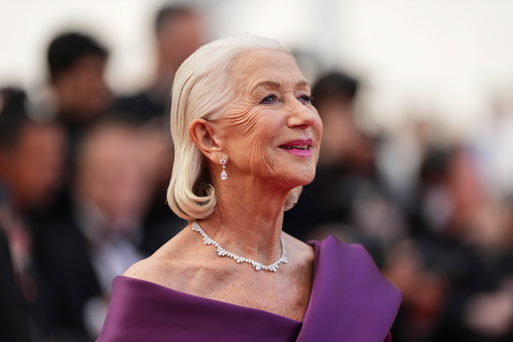Helen Mirren v Cannes 2024. 
