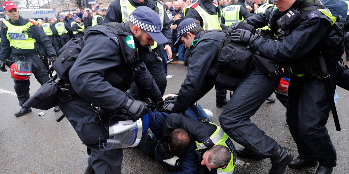 Do Kataru poleca m.in. policjanci z Anglii. 