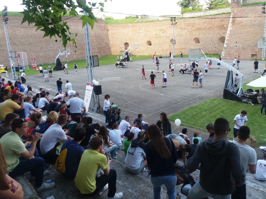 Tribine su pune, a atmosfera prava sportska