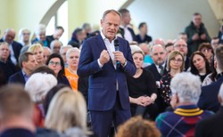 Tusk o Janie Pawle II: Nikt nie powinien robić z niego figury politycznej
