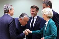Szczyt przywódców Unii Europejskiej. Od lewej: premier Włoch Mario Draghi, premier Węgier Viktor Orbán, prezydent Francji Emmanuel Macron, premier Grecji Kyriakos Mitsotakis i przewodnicząca Komisji Europejskiej Ursula von der Leyen, Bruksela, 21 października 2022 r.