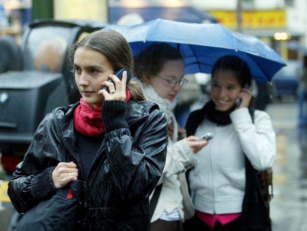 Usługa ma wystartować latem tego roku i będzie można z niej skorzystać z telefonów operatora, którego partnerem jest firma płatnicza Barclaycard.