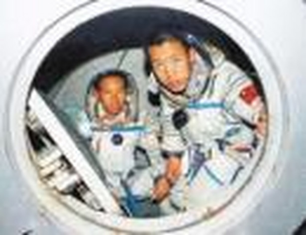 Chińscy taikonauci już spacerowali w kosmosie AP