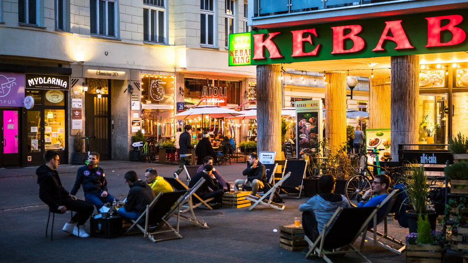 Polacy coraz częściej traktują kebab jak regularny obiad, za który są w stanie zapłacić ponad 30 zł