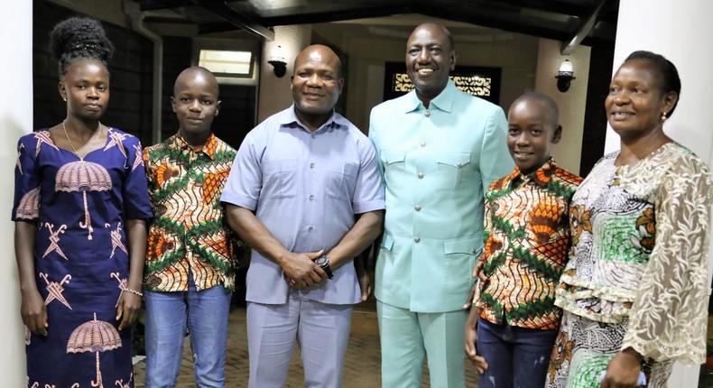 Kakamega Governor Fernandes Barasa and his family pose for a photo with President William Ruto