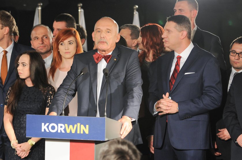 Janusz Korwin-Mikke i działacze jego partii