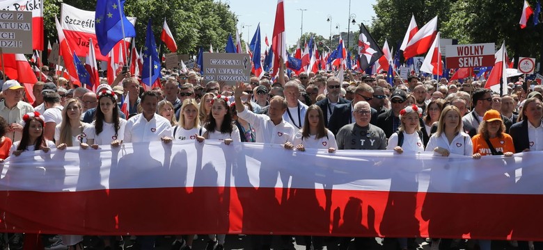 Najnowszy sondaż. Pytania zadano już po wielkim marszu w Warszawie...