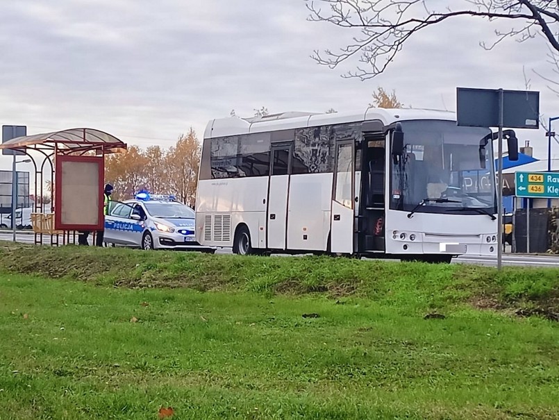 Pijany kierowca wiózł młodzież autobusem